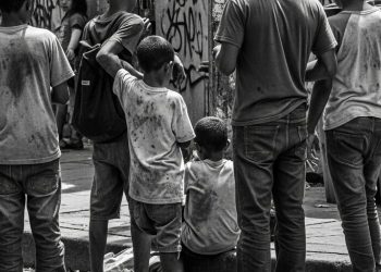 Los hijos de nadie: niños y adolescentes que sobreviven en las calles de Santo Domingo