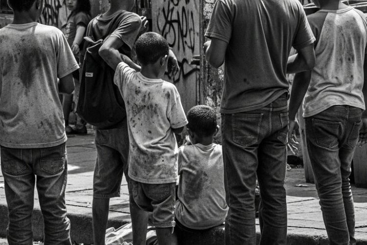 Los hijos de nadie: niños y adolescentes que sobreviven en las calles de Santo Domingo