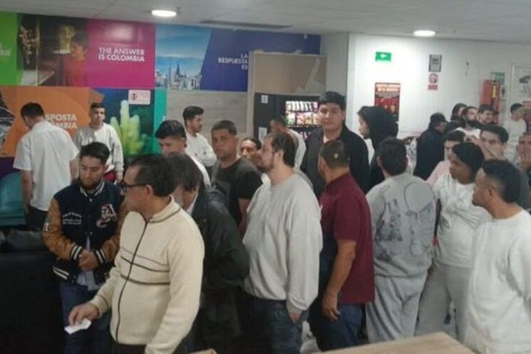 118 migrantes colombianos regresan a su país en vuelo de deportados desde EEUU