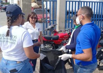 Salud Pública y Aduanas retiran plásticos y chatarras durante operativo en Dajabón