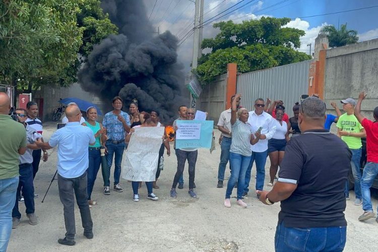 Comunitarios exigen cierre de planta de asfalto en Hato Nuevo