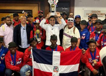 Ministro de Deportes recibe a campeones dominicanos de la Serie del Caribe Kids 2025