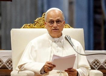 El papa llama a un «inmediato alto el fuego» tras condenar el ataque a la iglesia de Gaza