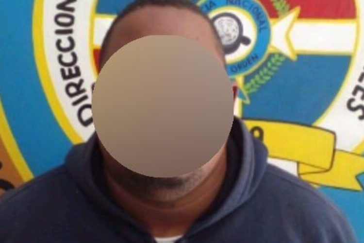 Policía arresta a hombre acusado de causar graves quemaduras a un haitiano en Barahona