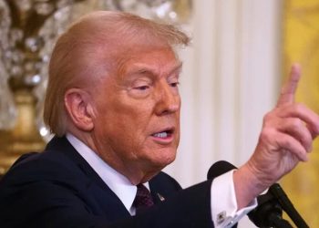Trump amenaza a Rusia con aranceles del 100 % si en 50 días no hay un acuerdo de paz en Ucrania