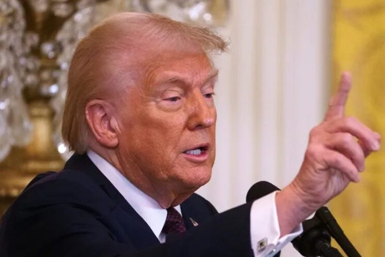 Trump amenaza a Rusia con aranceles del 100 % si en 50 días no hay un acuerdo de paz en Ucrania