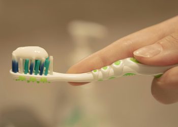 DIGEMAPS alerta sobre pasta dental Colgate Total Clean Mint con presencia de Fluoruro de Estaño