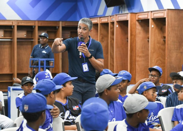 DCNB realiza charla motivacional a 60 atletas en campamento Tigres del Licey