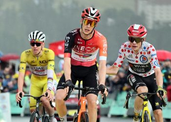 Arensman se impone en La Plagne por delante de Vingegaard y Pogacar