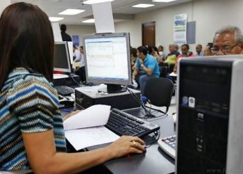 Empleados públicos no ven aumento desde 2019; acumulan inflación de 35.75%