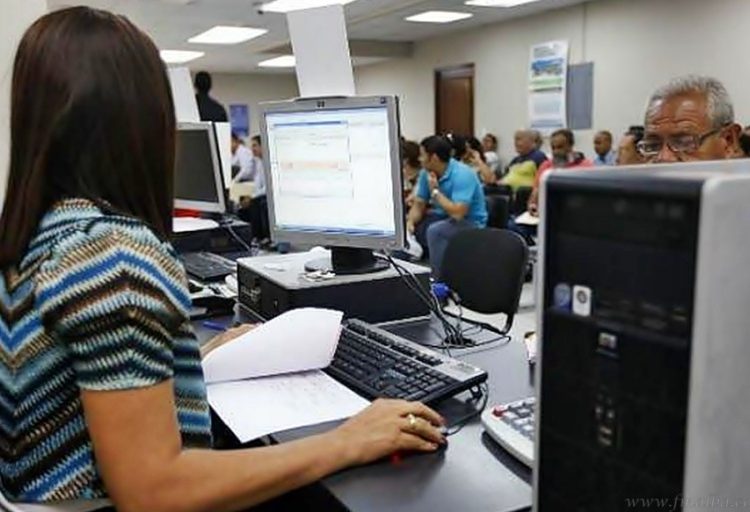 Empleados públicos no ven aumento desde 2019; acumulan inflación de 35.75%