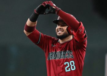 Eugenio Suárez regresa a los Marineros en un canje con los Diamondbacks