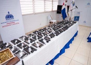 Interior y Policía recibe 218 armas de fuego ilegales que fueron sacadas de las calles