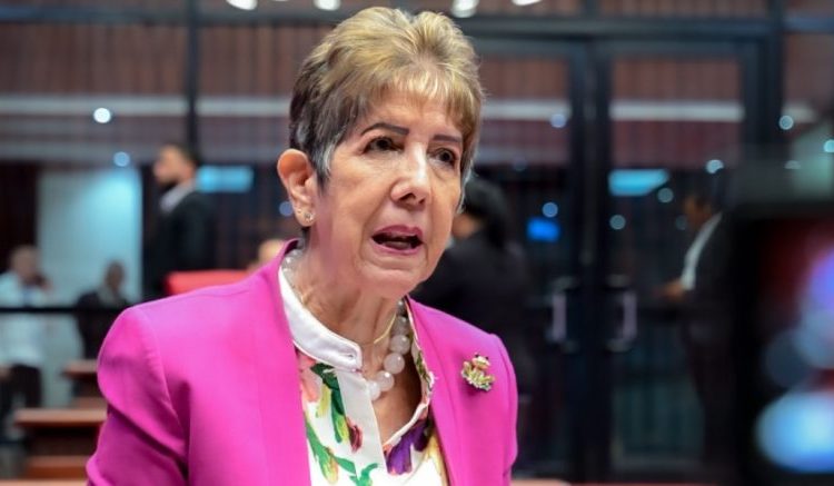 Senadora Ginette Bournigal dice palabras de Pacheco contra primera dama e hijas fueron “feas y fuera de lugar”