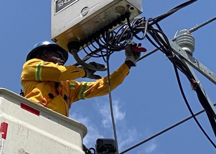 Edeeste continúa desmantelando conexiones ilegales en sectores del Distrito Nacional y SDE