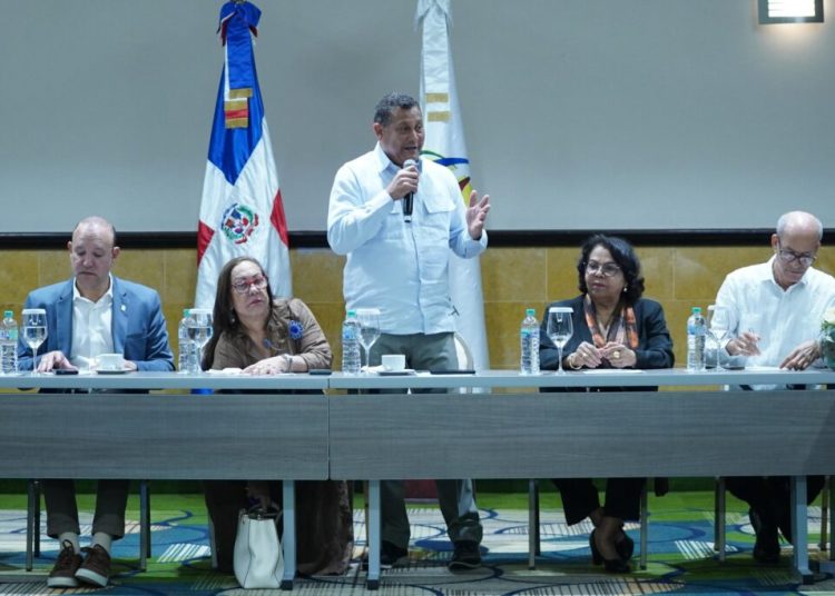 Presidente de Fedomu, Nelson Núñez, llama a alcaldes a manejar recursos con transparencia
