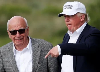 Trump demanda al Wall Street Journal por US$10.000 millones por publicar carta que presuntamente envió a Jeffrey Epstein