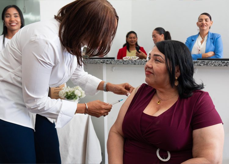 Instituciones conmemoran el Día Mundial contra la Hepatitis con jornada de vacunación en Ciudad Juan Bosch