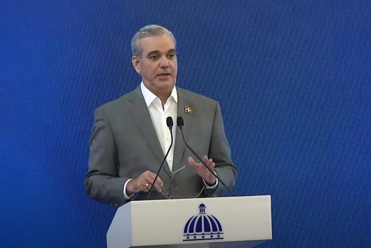 Más de dos millones de dominicanos han salido de la pobreza monetaria, afirma Abinader