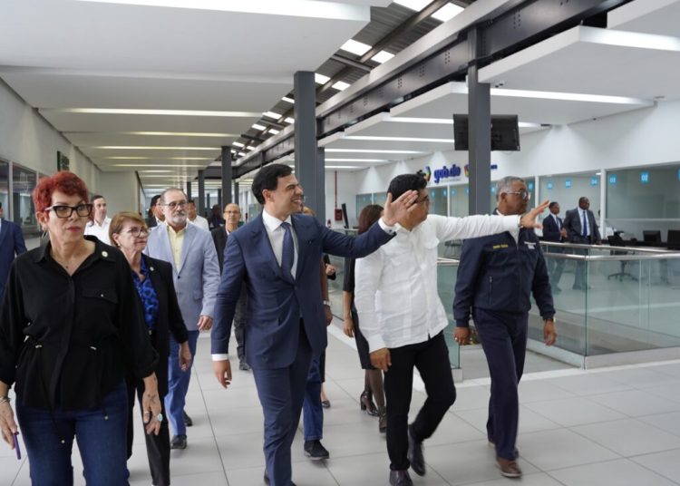 Autoridades supervisan funcionamiento de nueva Escuela de Bellas Artes en SDE