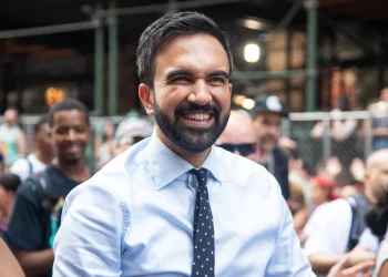 Zohran Mamdani lidera carrera por la alcaldía de NY; Adams cae al cuarto lugar, según encuesta