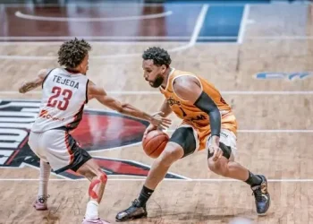 Metros empatan la serie semifinal A con contundente victoria sobre los Indios