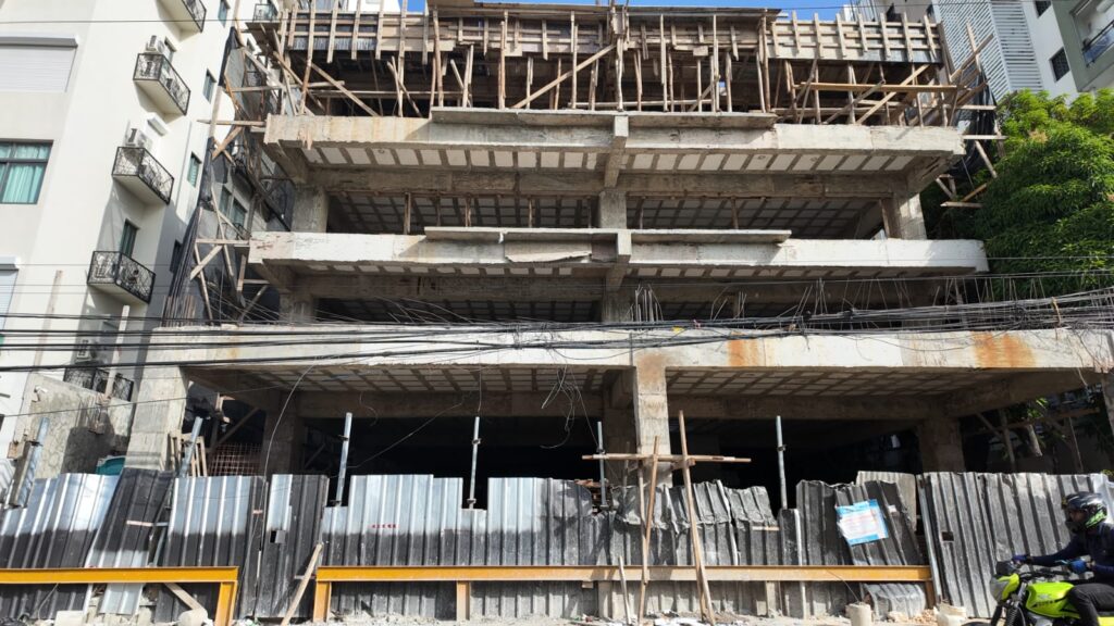 Obreros confían en que tragedia no se repetirá en construcción donde murió haitiano electrocutado - Noticias de hoy en República Dominicana | De Último Minuto