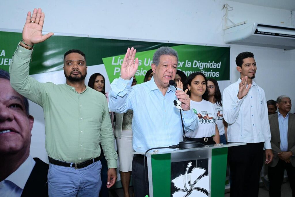Omar Fernández inspira juramentados en la Fuerza del Pueblo durante acto en Bonao - Noticias de hoy en República Dominicana | De Último Minuto