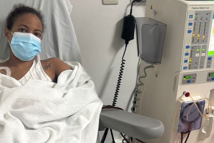 Mujer solicita ayuda para tratamiento de enfermedad