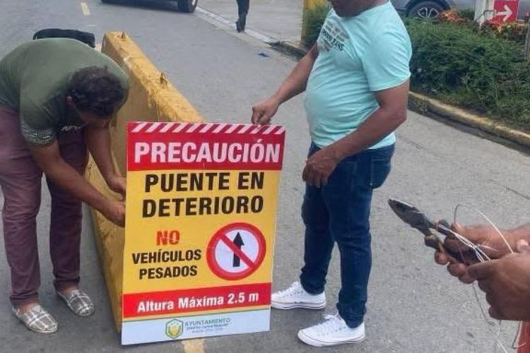 Director distrital de Juma Bejucal recibe muro de contención para desvío de tránsito