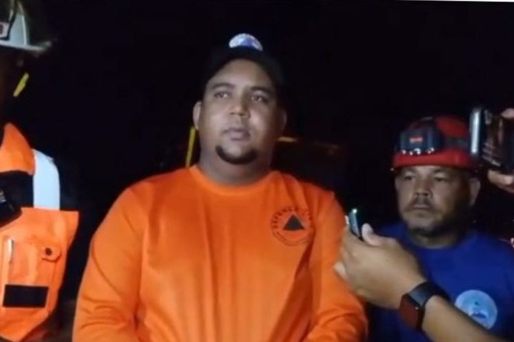 Defensa Civil concluye labores de rescate en accidente de autobús en carretera Moca-San Víctor