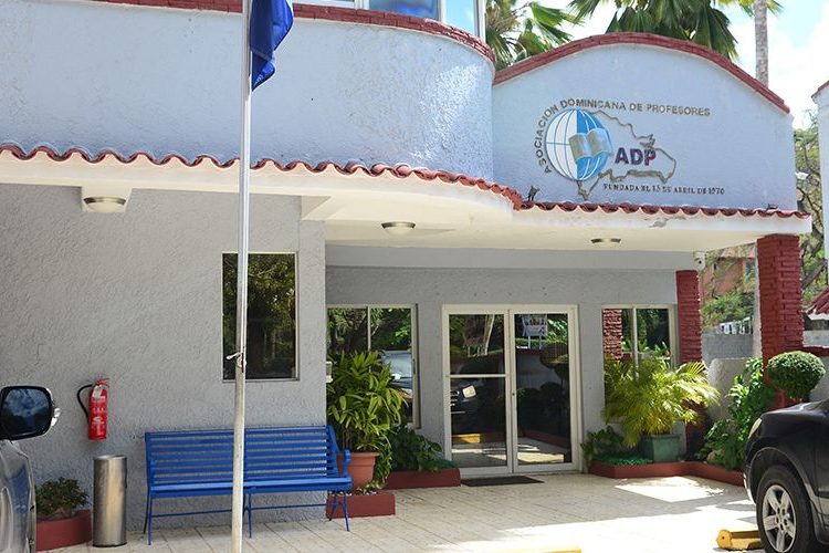 Califican como “inaceptable” la falta de cupo para estudiar en República Dominicana