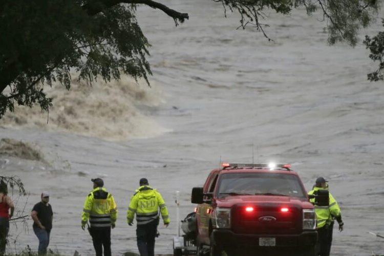 Se eleva a 68 la cifra de fallecidos tras inundaciones en Texas