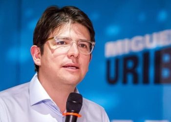 El senador Uribe Turbay lidera la intención de voto un mes después del atentado