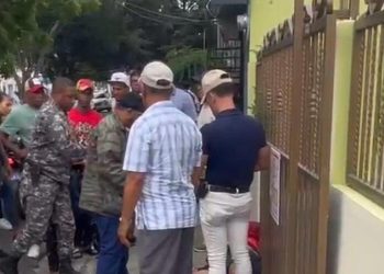 Desconocidos tirotean a bordo de motocicleta a un hombre en Santiago