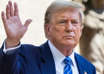 Un juez federal bloquea la orden de Trump de eliminar la nacionalidad por nacimiento