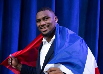 Dominicano Bayron Matos, de los Dolphins, es llevado en helicóptero al hospital tras lesión en entrenamiento