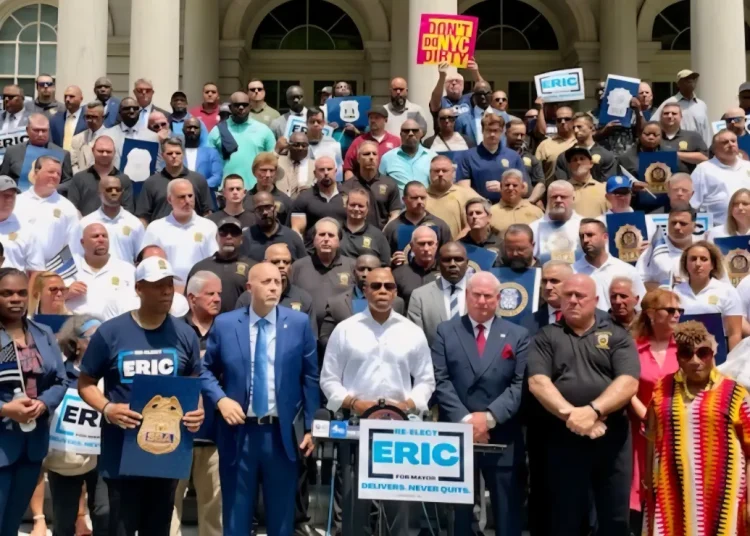 Eric Adams recibe apoyo de 14 sindicatos de seguridad en NY pese a escándalos legales