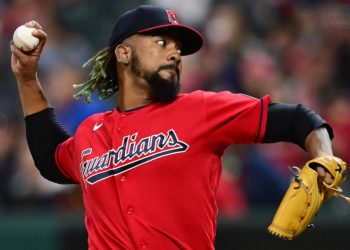 Emmanuel Clase colocado en licencia administrativa mientras MLB investiga presuntas apuestas deportivas