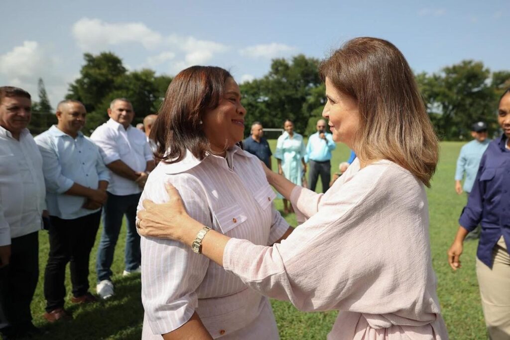 Vicepresidenta Raquel Peña entrega títulos definitivos en Villa Liberación, Bonao | 2 | Vicepresidenta Raquel Peña entrega títulos definitivos en Villa Liberación, Bonao - Noticias de hoy en República Dominicana | De Último Minuto