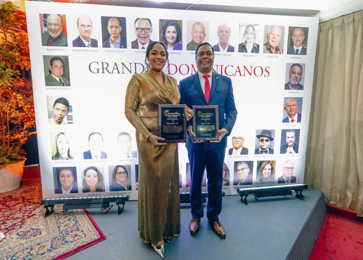 Reconocen a Víctor D’Aza y Dharuelly D’Aza por su impacto en la política y el servicio público dominicano