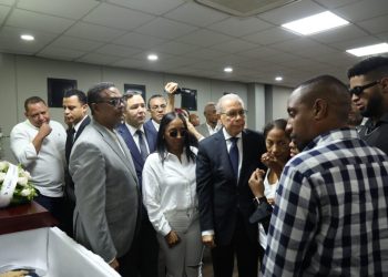 Danilo Medina acude a dar el pésame por fallecimiento del dirigente Danilo Santos