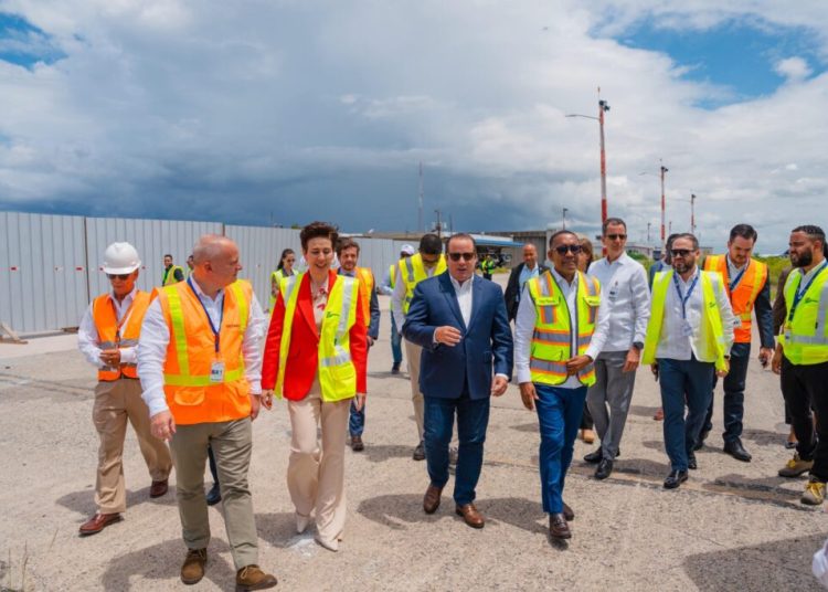 Ministro de la Presidencia y DA supervisan avances en ampliación del AILA