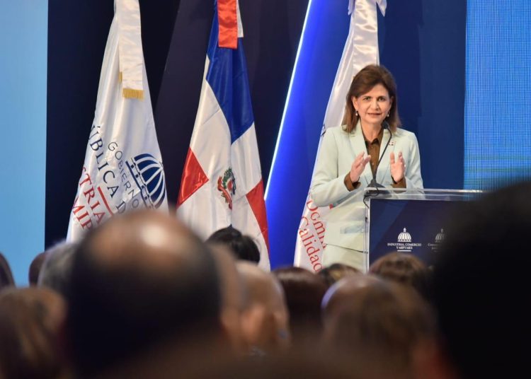 Raquel Peña afirma en Santiago: “En RD ya no solo producimos bien, ahora lo hacemos con más calidad”