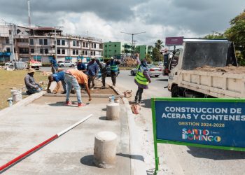 Alcaldía del DN reconstruye aceras de la rotonda de avenida Los Próceres