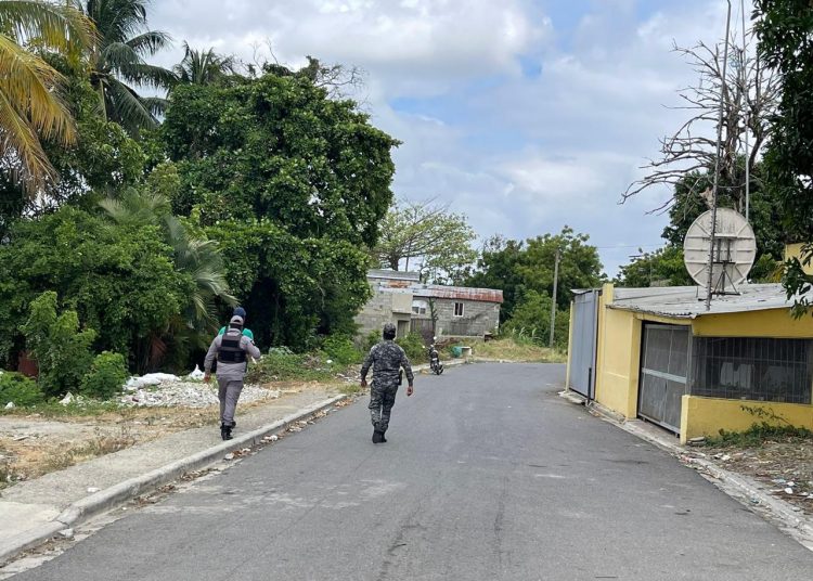 DINTEL, PN y MP, confiscan máquinas tragamonedas, drogas y apresan 12 personas en allanamiento en Santiago