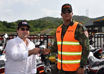 RD Vial dona 15 motocicletas a Comipol para reforzar asistencia en las carreteras
