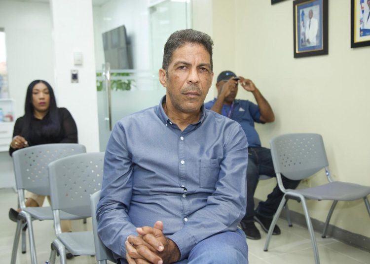 Exregidor de SDN emplaza a Saymón Díaz a explicar permisos del proyecto Arena Santo Domingo