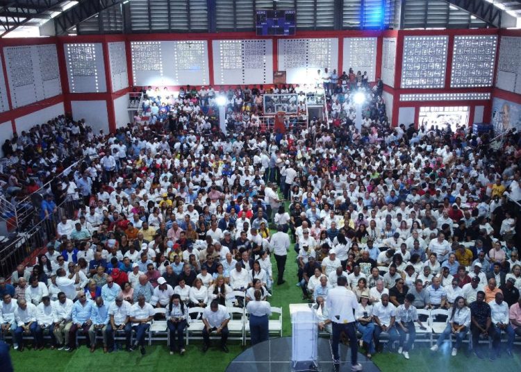 Víctor D´Aza aspirante a la presidencia recibe respaldo del Movimiento Primero la Base del PRM