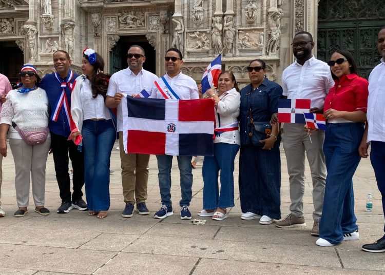 Cientos de criollos celebran la Parada Dominicana en Milano, Italia